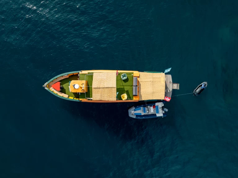 Constructeur indépendant Bateau en Bois charter bareboat or skippered in  Cannes