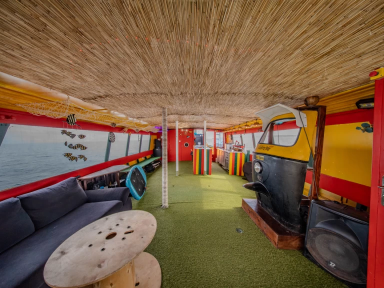 Hire a Constructeur indépendant Bateau en Bois Cannes