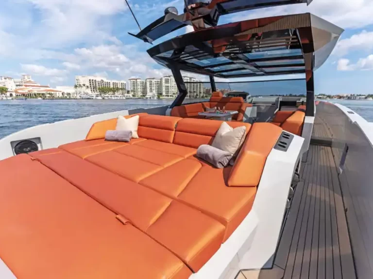 Yacht charter Port Cogolin - Vanquish 58 T-Top Eleven on SamBoat