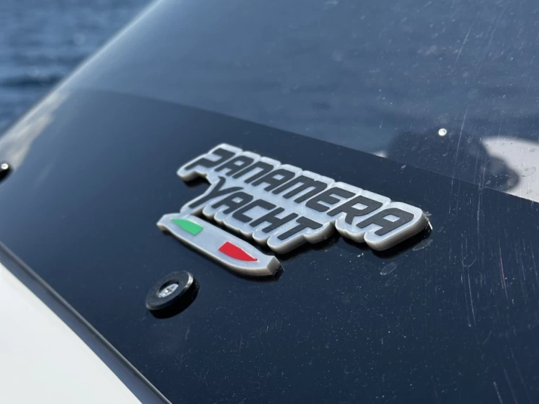 Hire a Panamera PY10 Limáni Lavríou