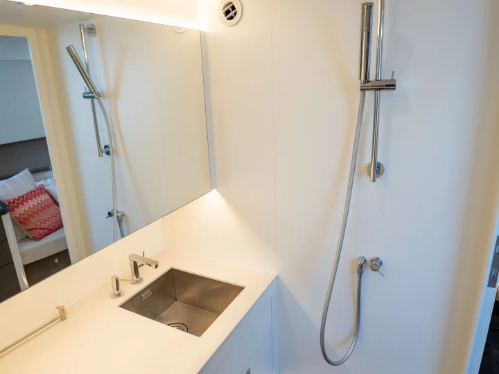 Hire a Vanquish 45 Open Rollerman Théoule-sur-Mer