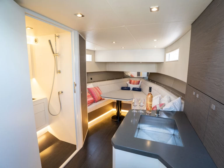 Charter a Vanquish 45 Open Rollerman in Théoule-sur-Mer on Samboat