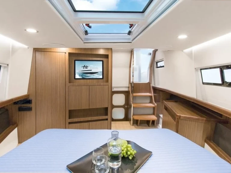 Charter a Fjord 44 Open in Sainte-Maxime on Samboat