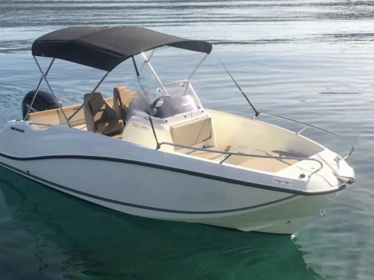 Hire Motorboat Quicksilver with a boat licence