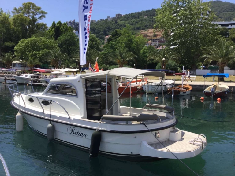 Yacht hire Budva cheap 700