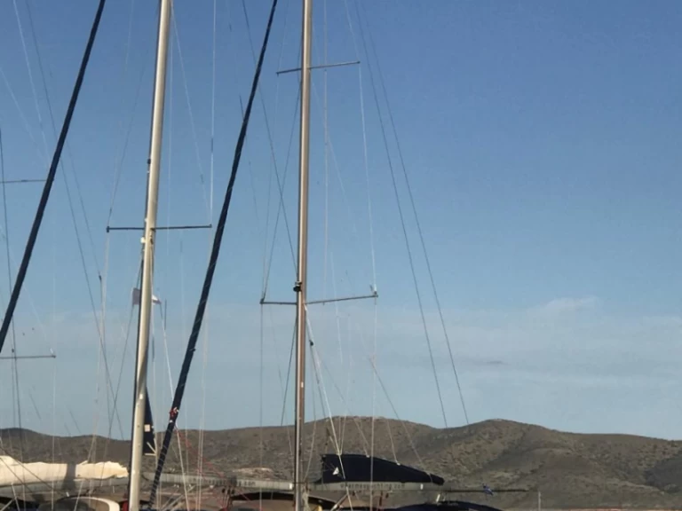 Hire Sailboat Jeanneau with a boat licence