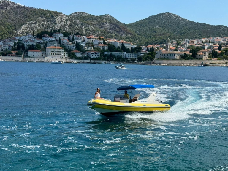 Hire a Solemar Aquamax F23 Hvar