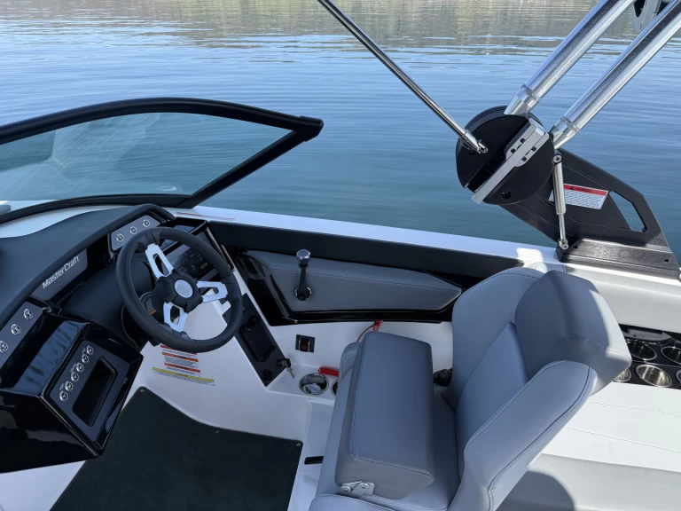 Charter a Mastercraft NXT 20 in Bodman-Ludwigshafen on Samboat