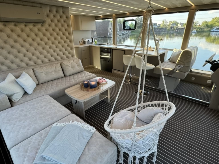 Charter a Luxboot Luxboot in Waren (Müritz) on Samboat