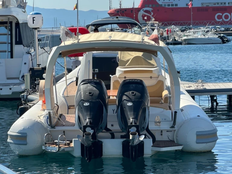 Hire RIB Nuova Jolly with a boat licence