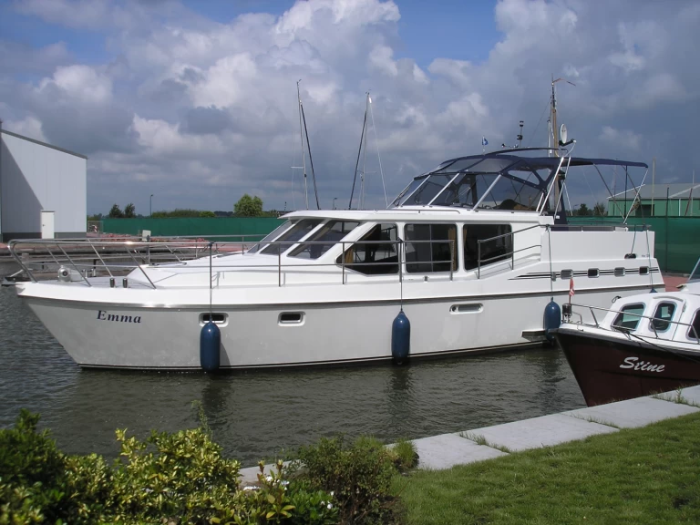 Motorboat to hire Woudsend at the best price