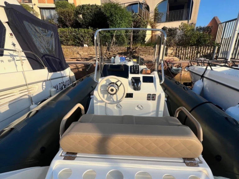 Charter a Capelli Tempest 775 SUN in Port Grimaud on Samboat