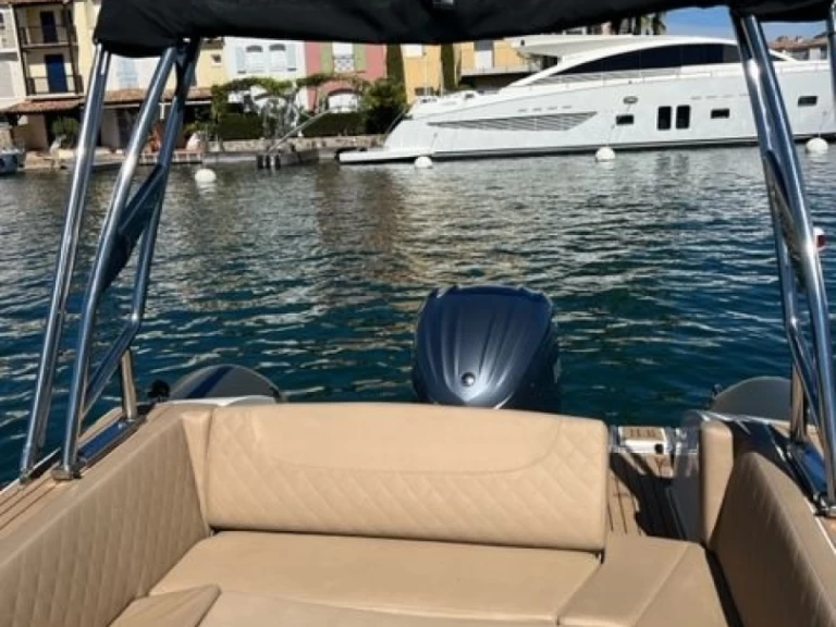 Hire RIB Capelli with a boat licence
