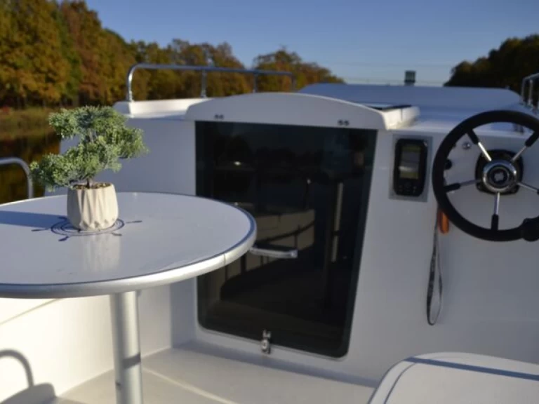 Hire a Woterfitz Voyager 860 České Vrbné