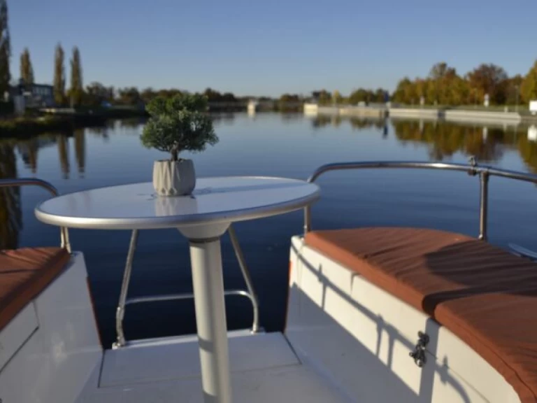 Yacht hire České Vrbné cheap Voyager 860