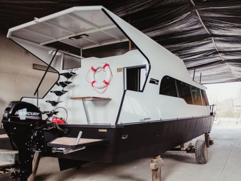 Yacht hire Mělník cheap YB35