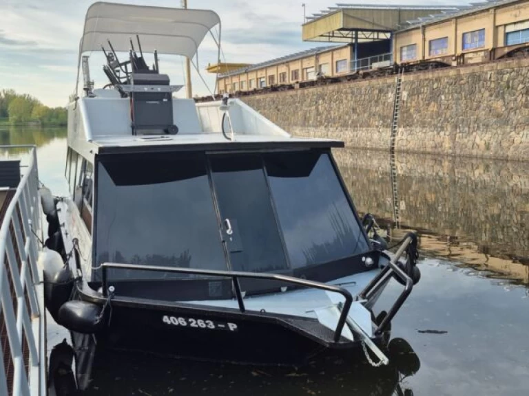 Motorboat hire in Mělník - Traweller YB35