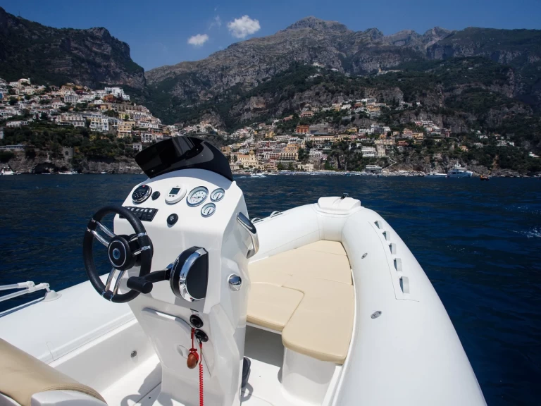 Hire a Callegari 550 Porto di Salerno