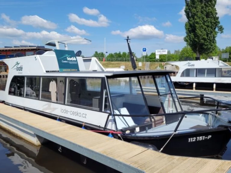 Yacht hire České Vrbné cheap YB35