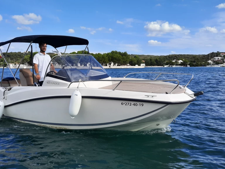 Motorboat hire in Mahón - Quicksilver Activ 605 Open