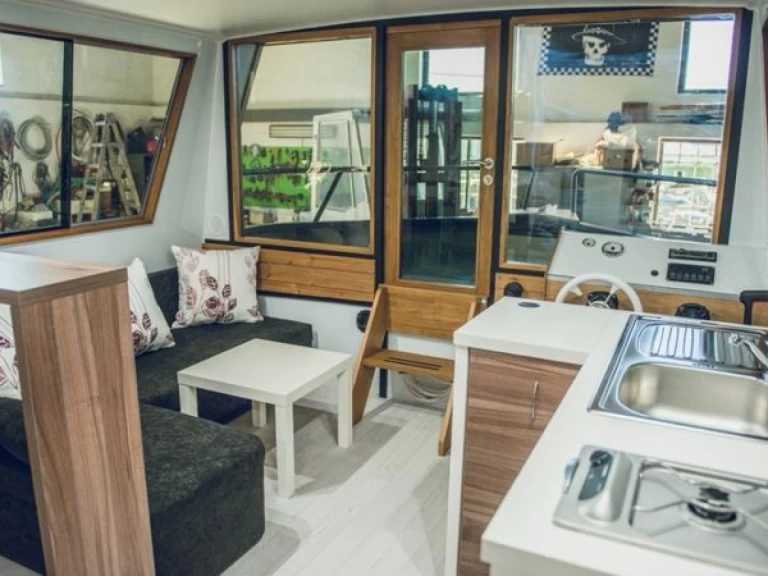 Yacht hire České Vrbné cheap YB35