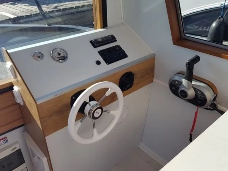 Motorboat hire in České Vrbné - Traweller YB35