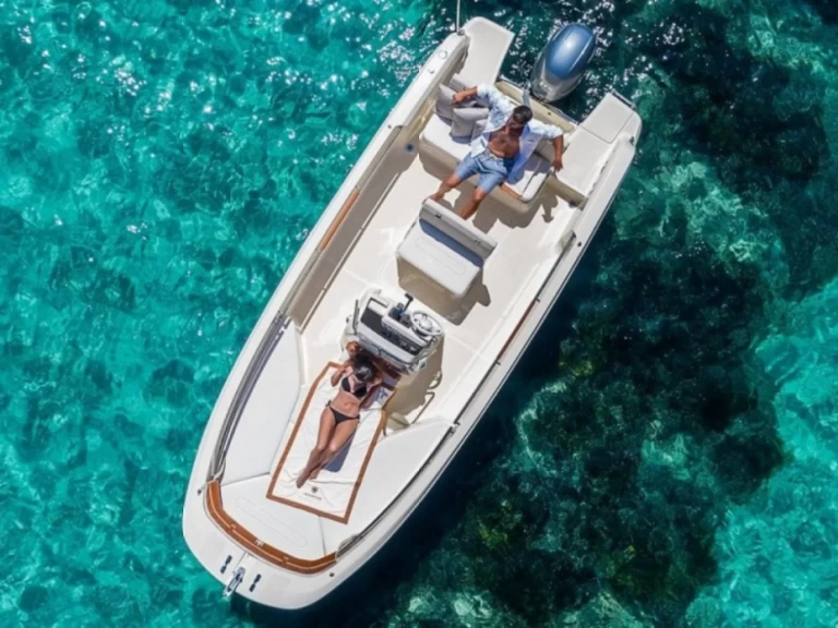 Hire a Invictus  Invictus 190 FX Port du Lavandou