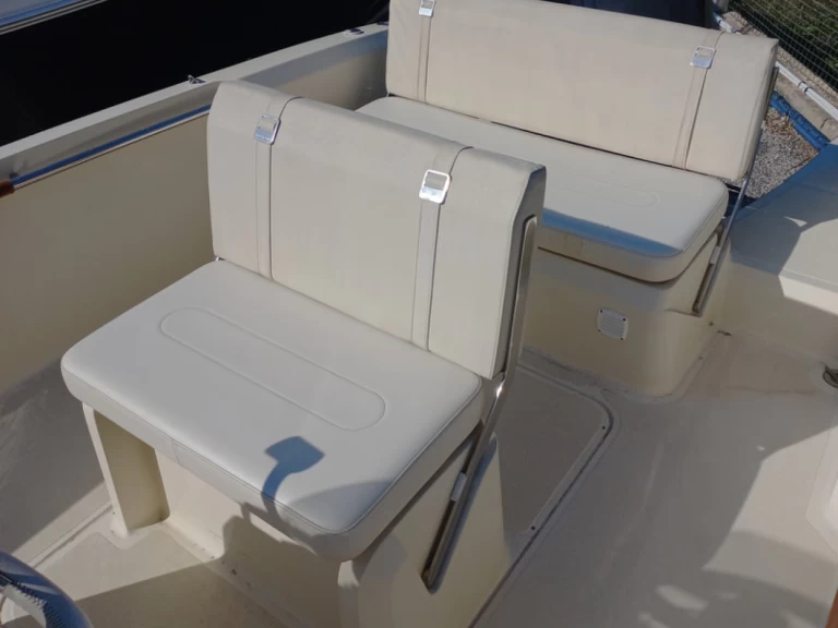 Motorboat to hire Port du Lavandou at the best price