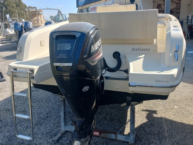 Hire a Invictus  Invictus 190 FX Port du Lavandou