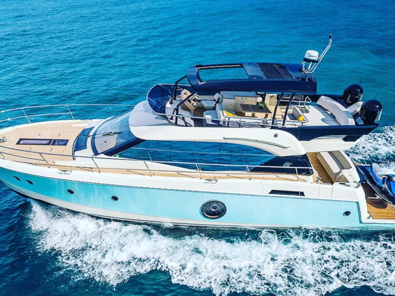 Hire Luxury Yacht with or without skipper Bénéteau Miami