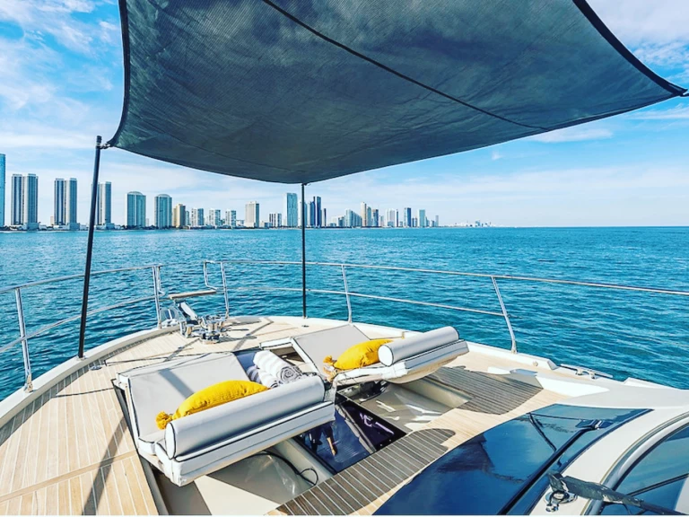 Luxury Yacht to hire Miami at the best price