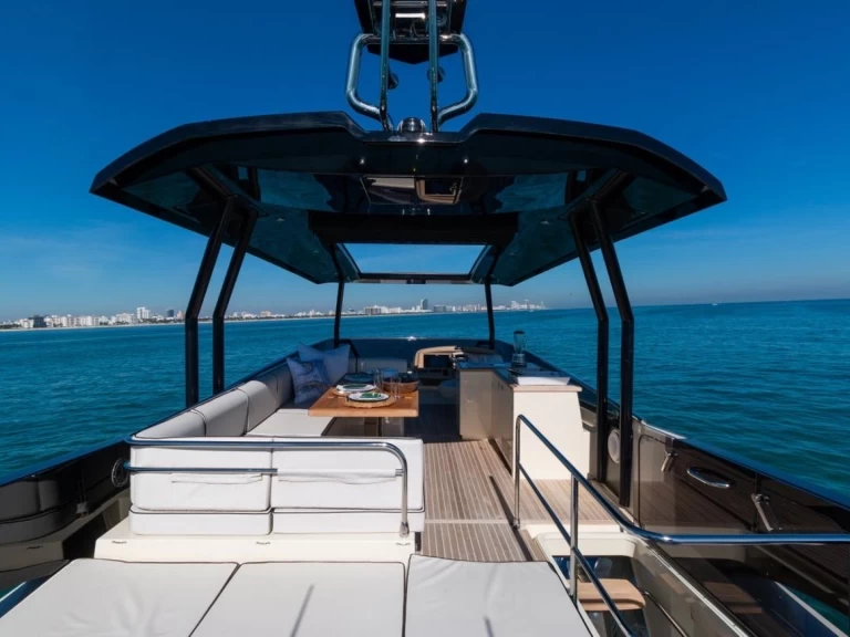 Hire Luxury Yacht Bénéteau with a boat licence