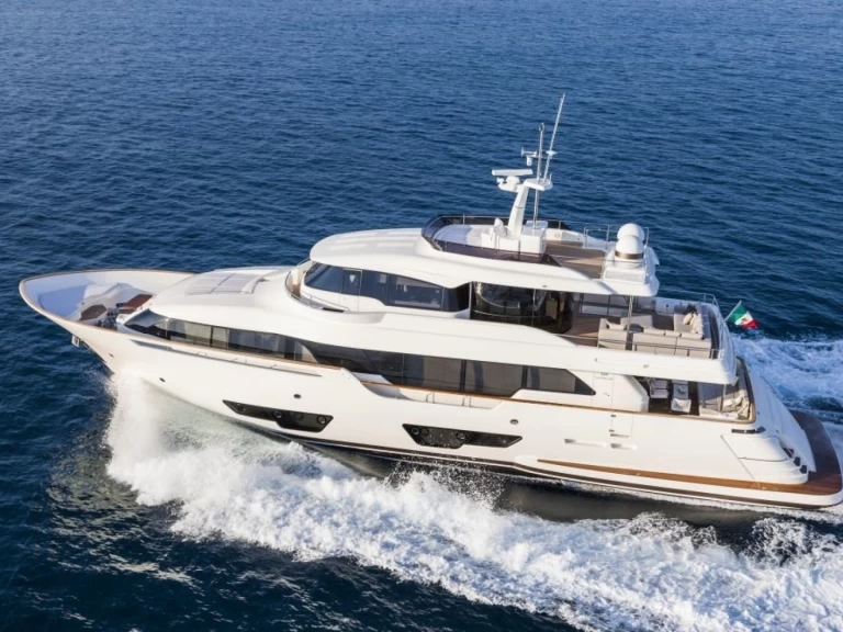 Hire Luxury Yacht with or without skipper Ferretti Miami