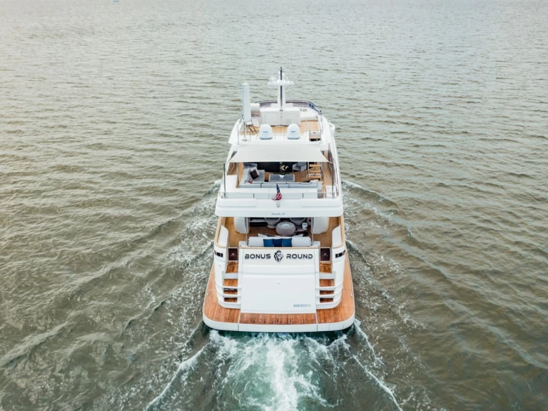 Luxury Yacht hire in Miami - Ferretti Custom Line