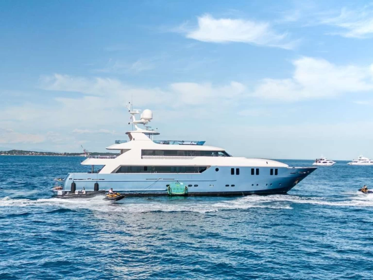 Hire Luxury Yacht Concept-Marine with a boat licence
