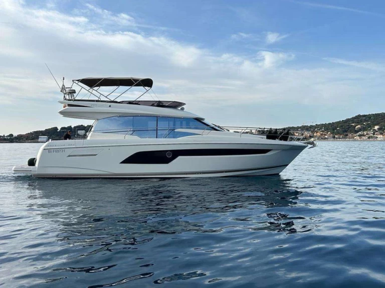 Hire a Jeanneau L'Odyssee Saint-Laurent-du-Var