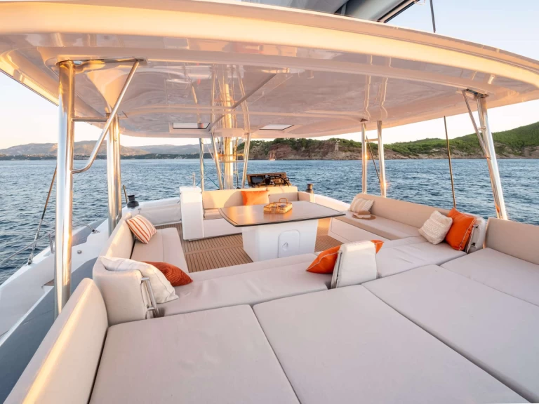 Charter a Bali LOCATION 5.8 in Nassau on Samboat