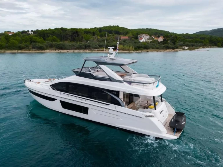 Hire Luxury Yacht Azimut with a boat licence