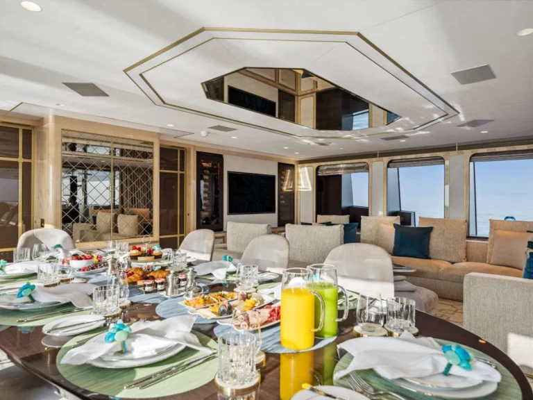 Yacht charter Dubai - Benetti BOMBAY on SamBoat