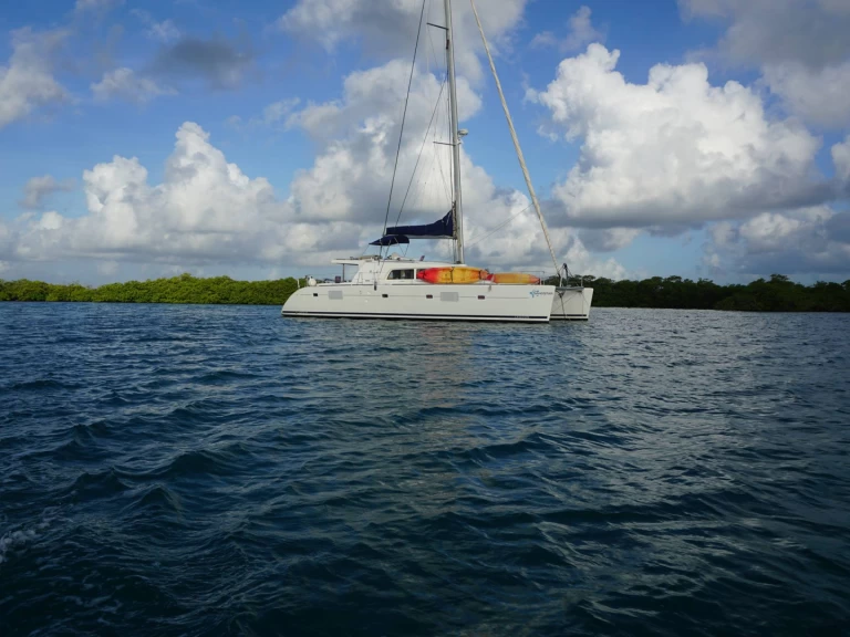 Hire a Lagoon Lagoon 500 Belize City