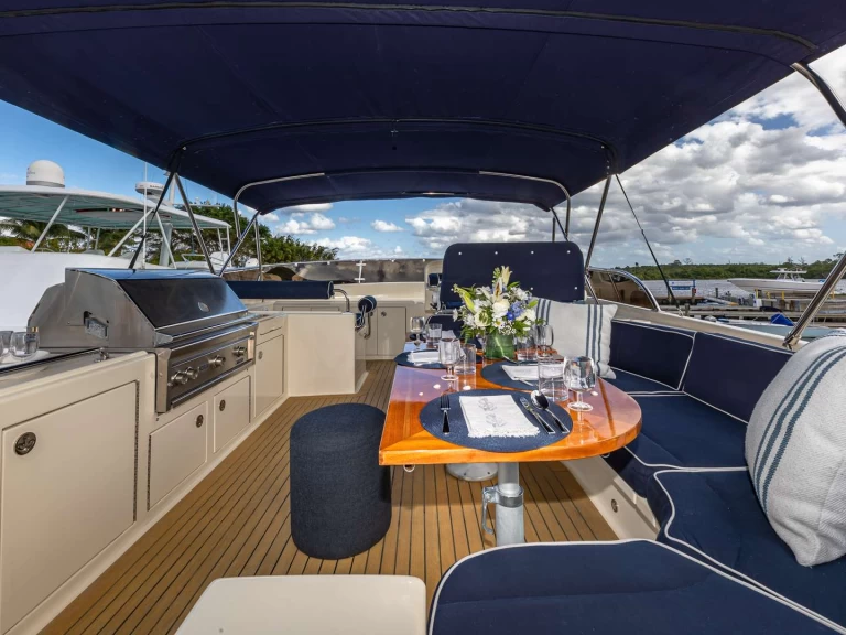 Luxury Yacht to hire State of Florida at the best price