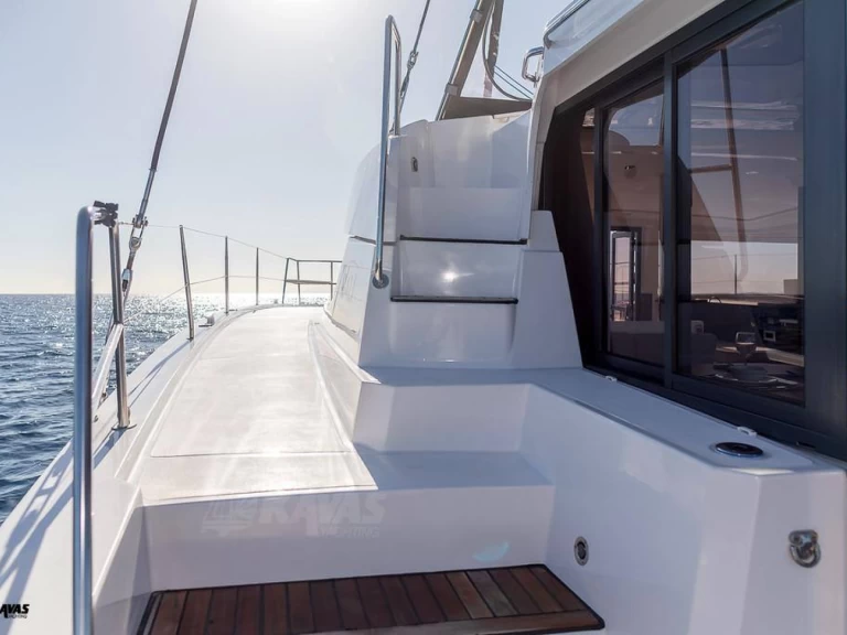 Charter a Bali Bali 4.2 in Alimos on Samboat