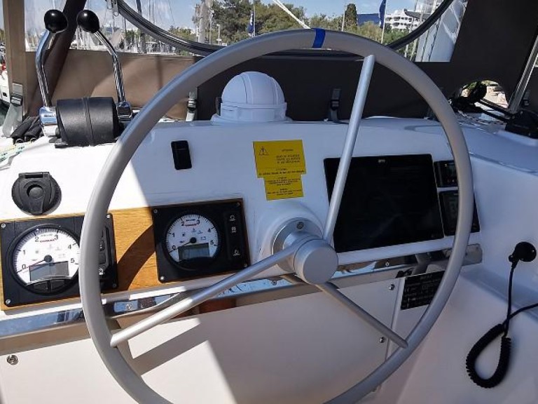 Catamaran to hire Lefkáda at the best price