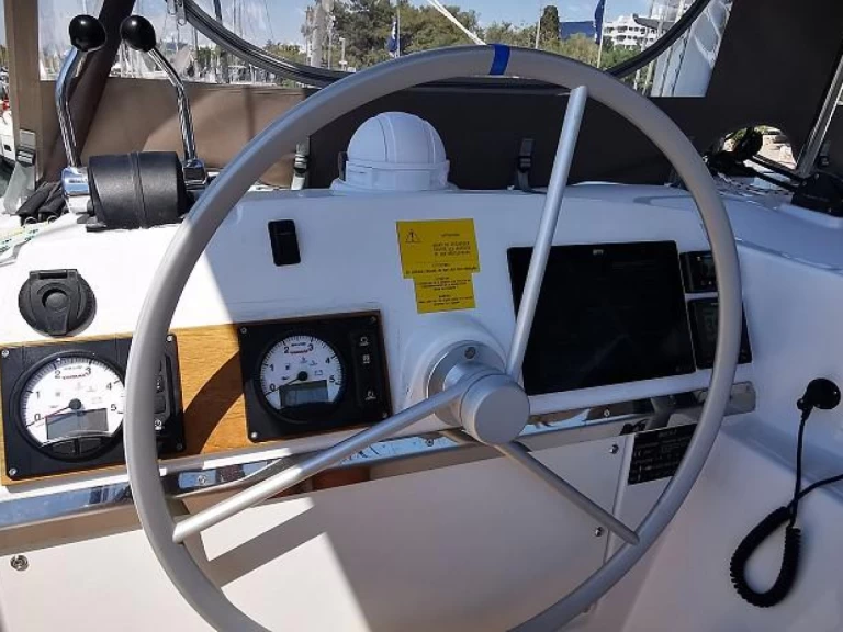 Catamaran to hire Lefkáda at the best price