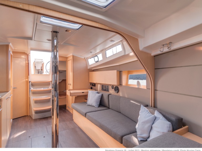 Sailboat to hire Lefkáda at the best price