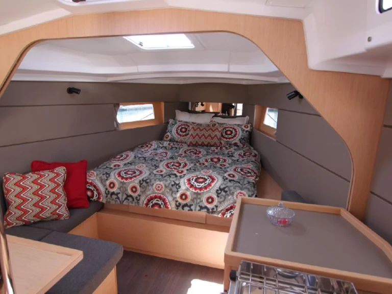 Yacht hire Lefkáda cheap Oceanis 38