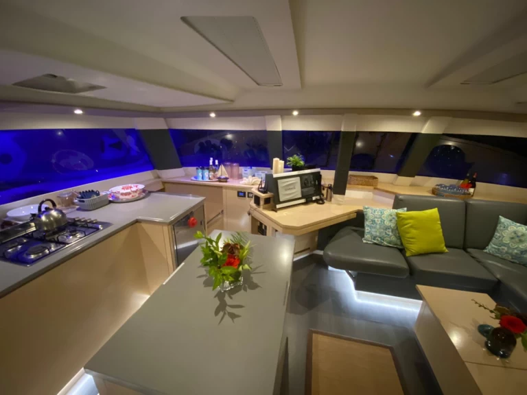 Catamaran to hire Belize City at the best price