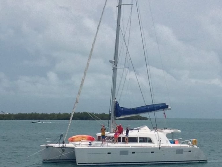 Catamaran hire in Belize City - Lagoon Lagoon 500