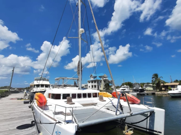 Hire Catamaran with or without skipper Lagoon Belize City
