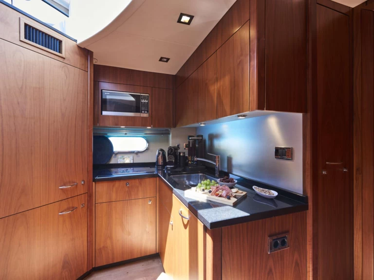 Hire Luxury Yacht with or without skipper Sunseeker Valletta